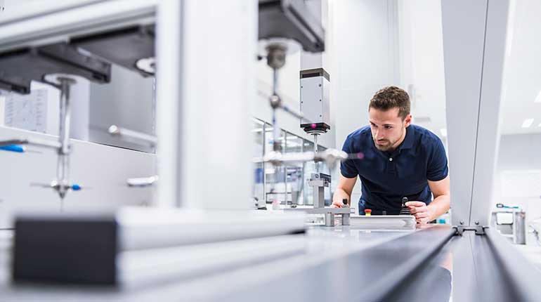 La industria española se reinventa, pero necesita cambiar su imagen para atraer talento