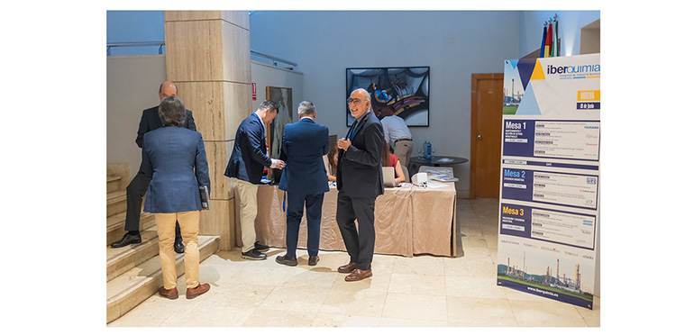 Gran acogida de Iberquimia Huelva en un evento clave para el sector químico español