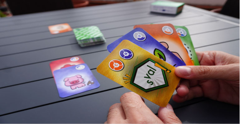 Aprender química con un juego de cartas