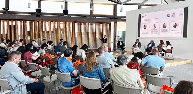 SODECA reúne a expertos y profesionales en una mesa redonda sobre seguridad contra incendios en Madrid