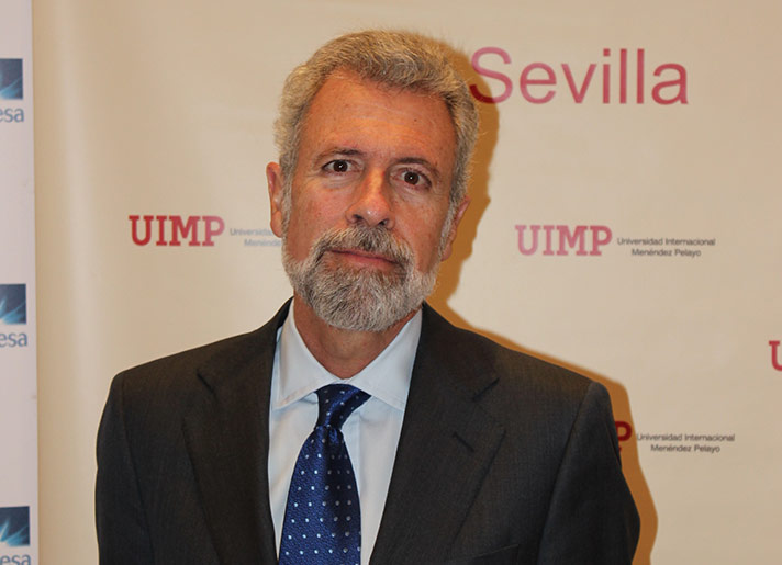 Vicente Cortés, presidente de Inerco, en la jornada celebrada por la UIMP en Sevilla