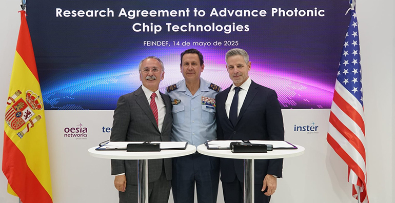Lockheed Martin y Oesía firman un acuerdo para avanzar en la investigación de las tecnologías de chips fotónicos