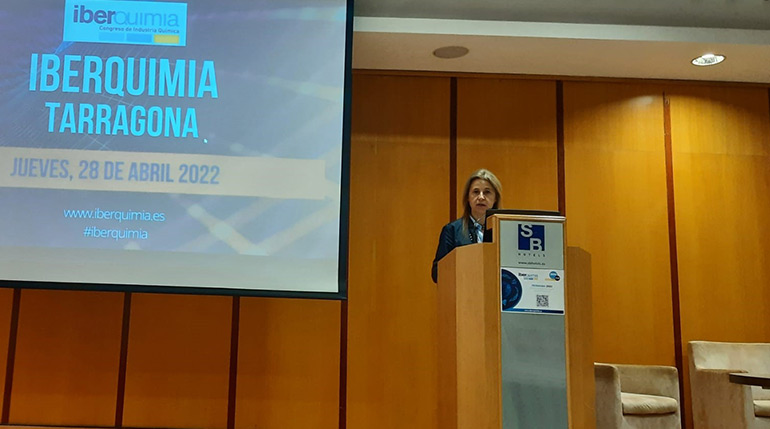 La directora gerente de la AEQT inaugura Iberquimia Tarragona con una llamada a la integración y la sostenbilidad