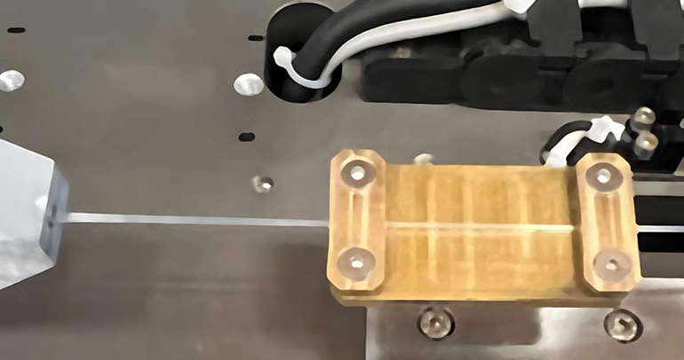 Un polímero usado en productos comerciales permite conmutar el transporte de calor de forma reversible al ser estirado