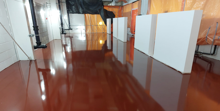 Pavimentos de alta resistencia con acabado brillante y misma base química