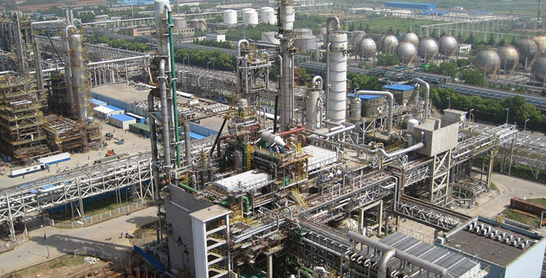 Egipto proyecta 10.000 millones de dólares en nuevas inversiones petroquímicas