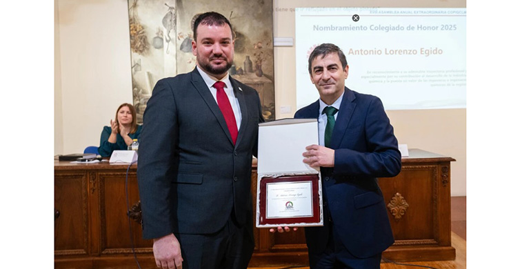 Antonio Lorenzo, director del Complejo Industrial de Repsol Puertollano, premiado por su trayectoria en ingeniería química