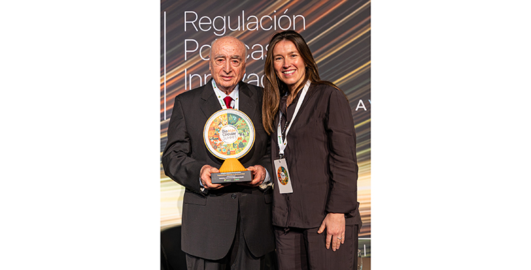 Bioplat y Biocirc reconocen a Jesús Fernández, catedrático de la UPM, con el Premio a la Trayectoria Biocircular 