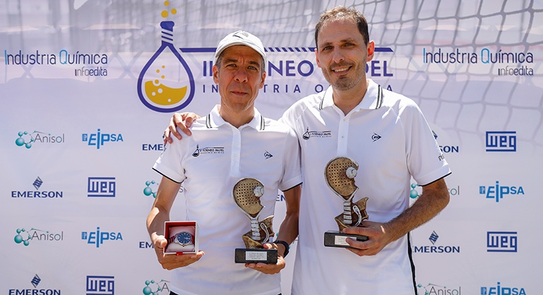 campeones absolutos de la segunda edición del torneo de pádel de la industria química