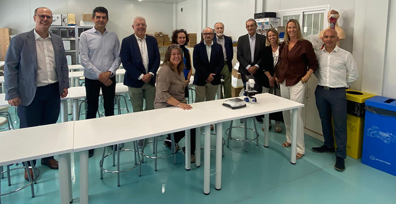 QUIMACOVA dona material de laboratorio a cinco institutos afectados por la DANA