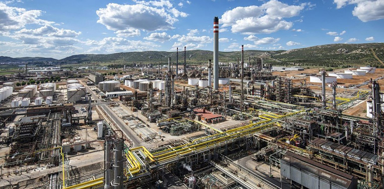 El refino de petróleo dispara sus márgenes y explica casi un tercio de la subida de precios en España