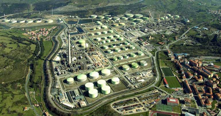 Las refinerías de Repsol en Vizcaya y Cartagena recibirán más de 300 millones de euros en ayudas para su descarbonización
