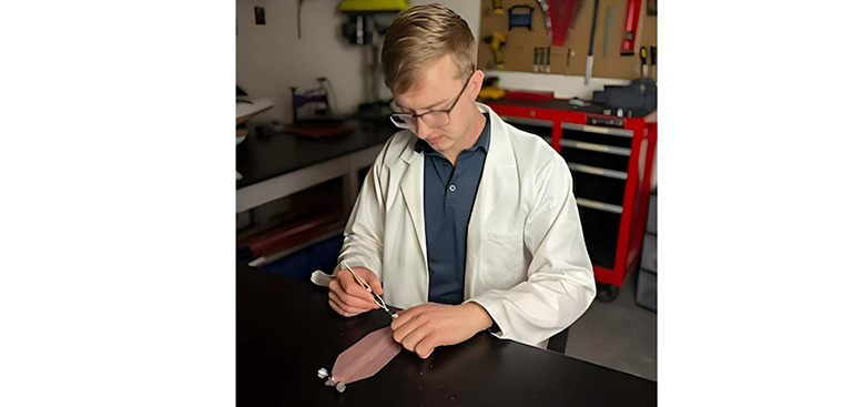 Ingenieros de la Universidad de Rice diseñan un intercambiador de calor de plástico que enfría igual que el metal