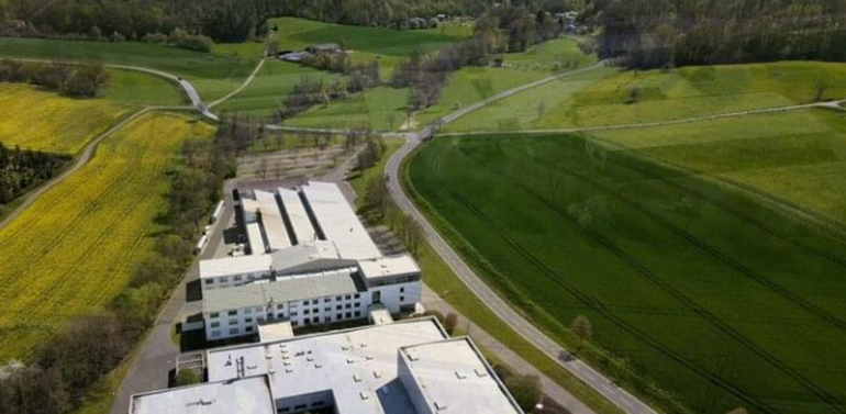 ROEMHELD presenta una nueva innovadora abrazadera compacta con cinemática patentada