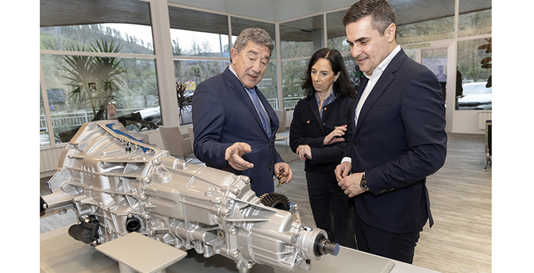 El consejero de Industria, Mikel Jauregi, visita la planta de Schaeffler en Elgoibar, pionera en digitalización industrial