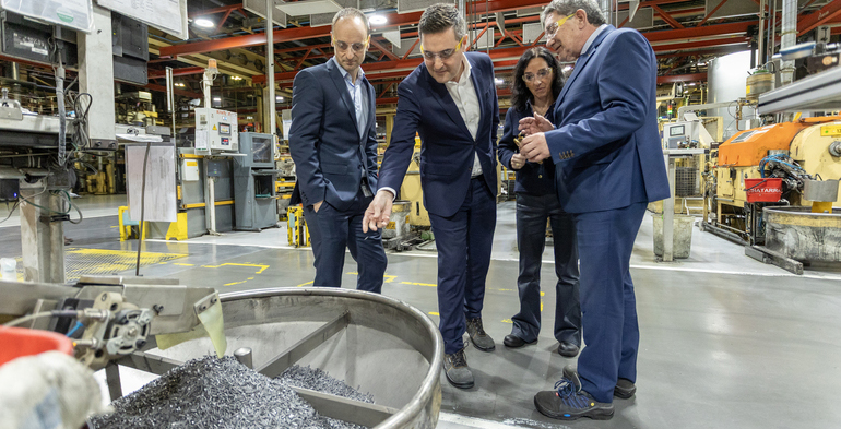 El consejero de Industria, Mikel Jauregi, visita la planta de Schaeffler en Elgoibar, pionera en digitalización industrial