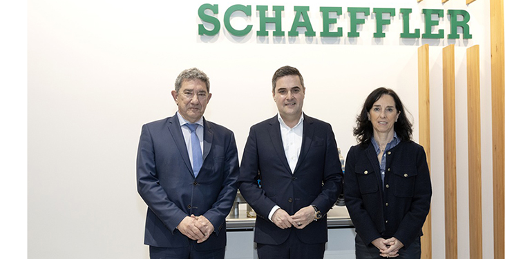El consejero de Industria, Mikel Jauregi, visita la planta de Schaeffler en Elgoibar, pionera en digitalización industrial