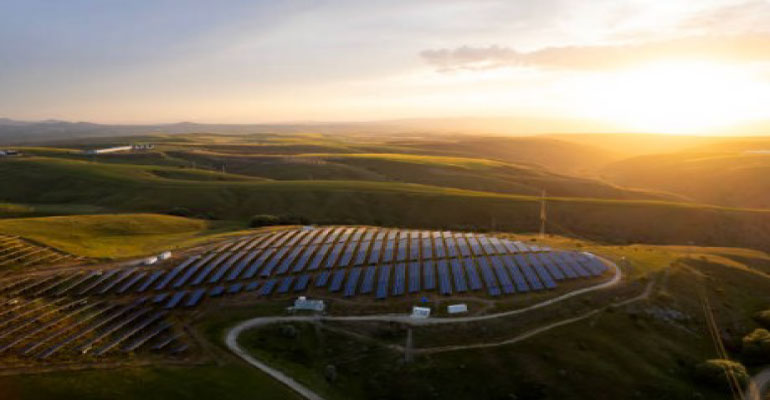 La potencia instalada de energía eólica y solar crece más de un 80% en cinco años