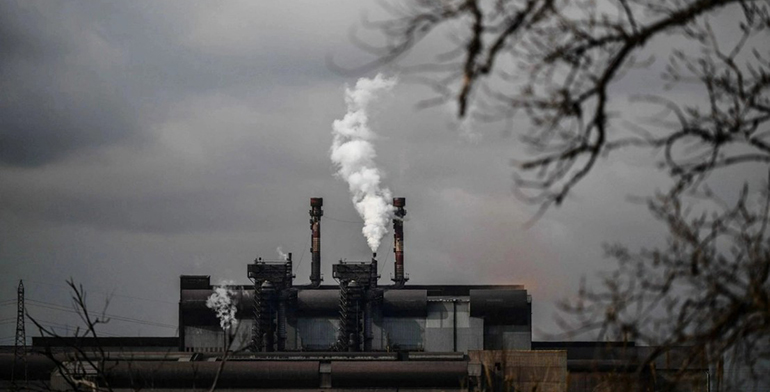 Un nuevo arancel climático de la UE obligará a empresas extranjeras a reportar y pagar por su huella de carbono desde 2026