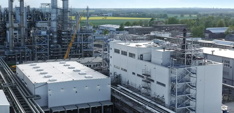 WACKER inicia la producción de polímeros híbridos en su planta de Sajonia