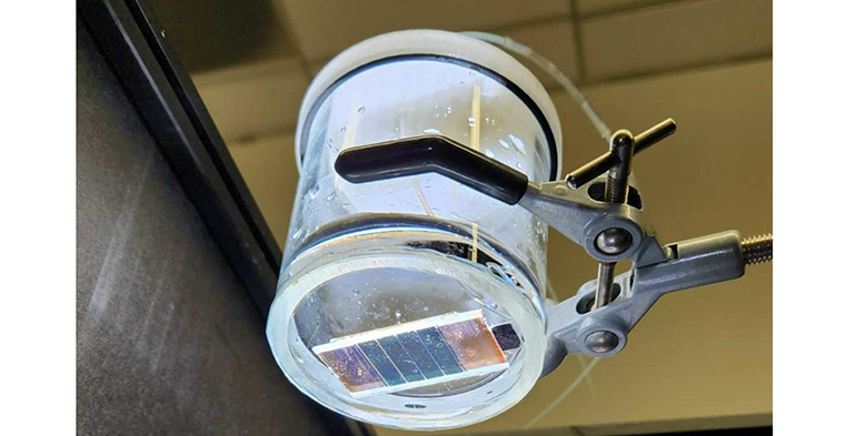 Yale crea una hoja artificial que transforma CO2, agua y luz solar en combustible con una eficiencia récord