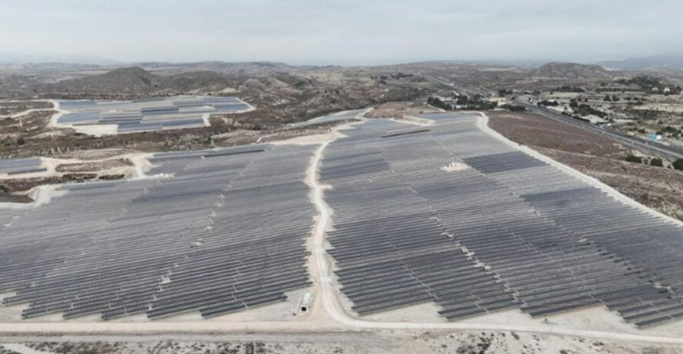 EDP y Zelestra acuerdan la firma del primer PPA solar híbrido con baterías en España